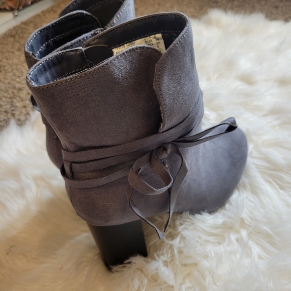 Christian Siriano Grey Boots - Picture 3 of 4